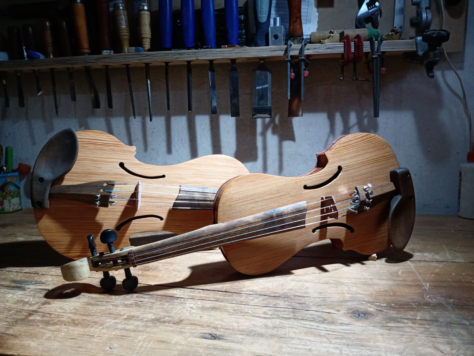 Defectuoso Mediador recoger Es luthier y creó violines accesibles para orquestas juveniles de todo el  país: "Cumplo un sueño" - Cambian el Mundo | Revista Digital
